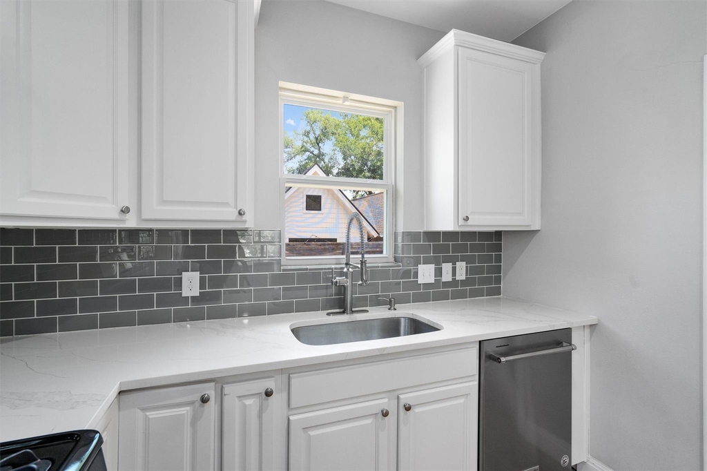 1102 Woodland Ave - Photo 8