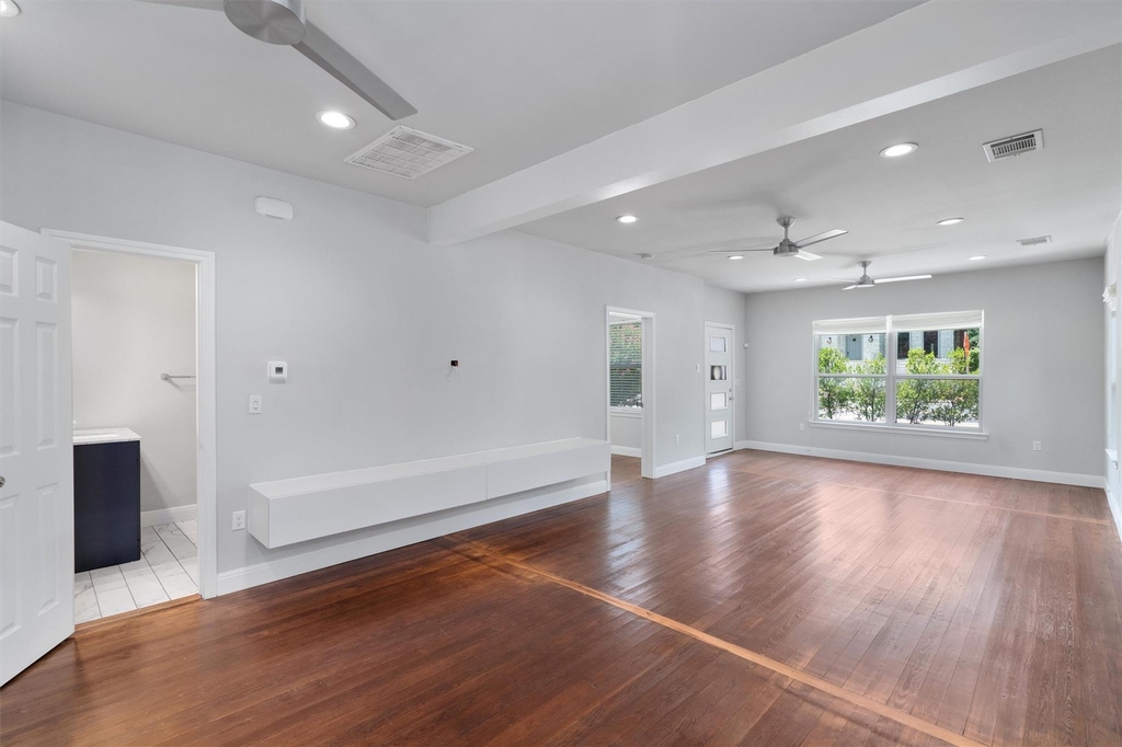 1102 Woodland Ave - Photo 4