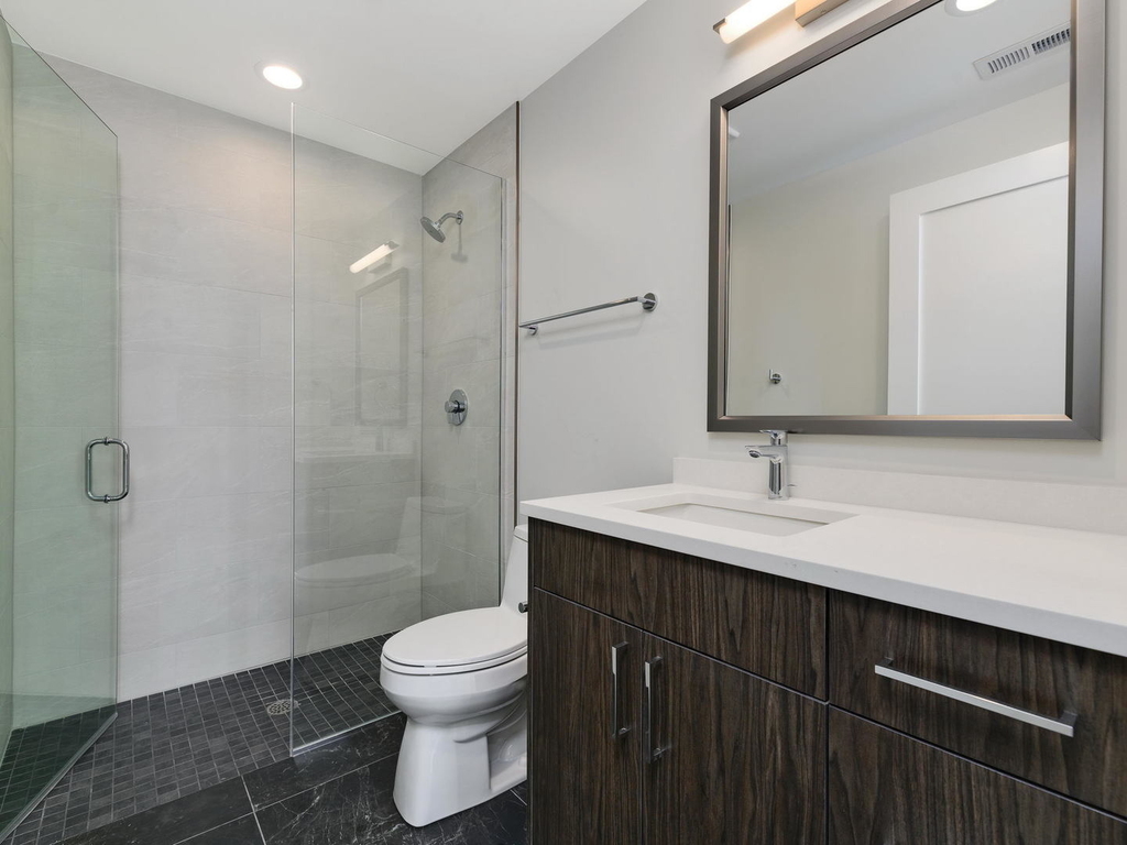 3208 N Southport Avenue - Photo 9