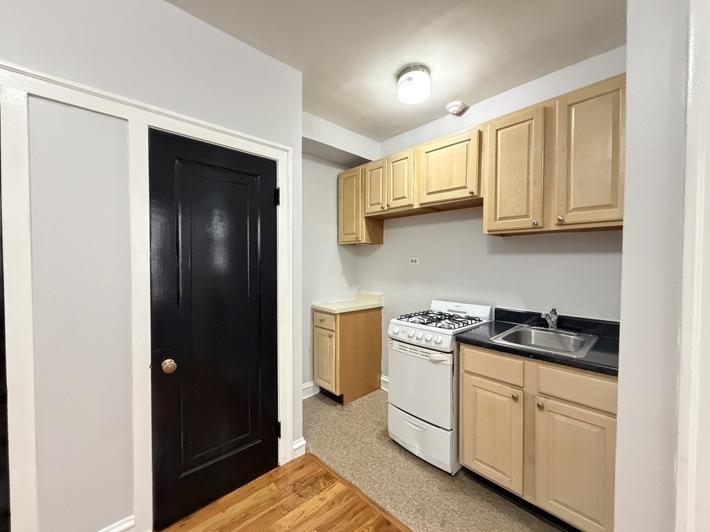 917 W Eastwood Avenue - Photo 2