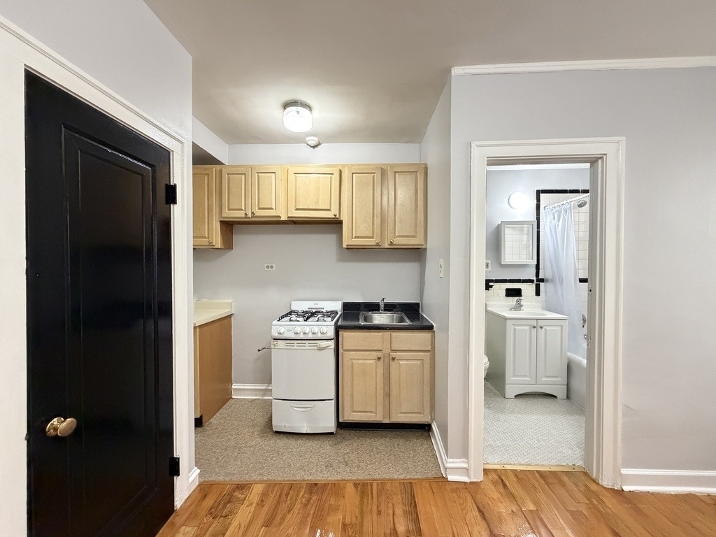 917 W Eastwood Avenue - Photo 1