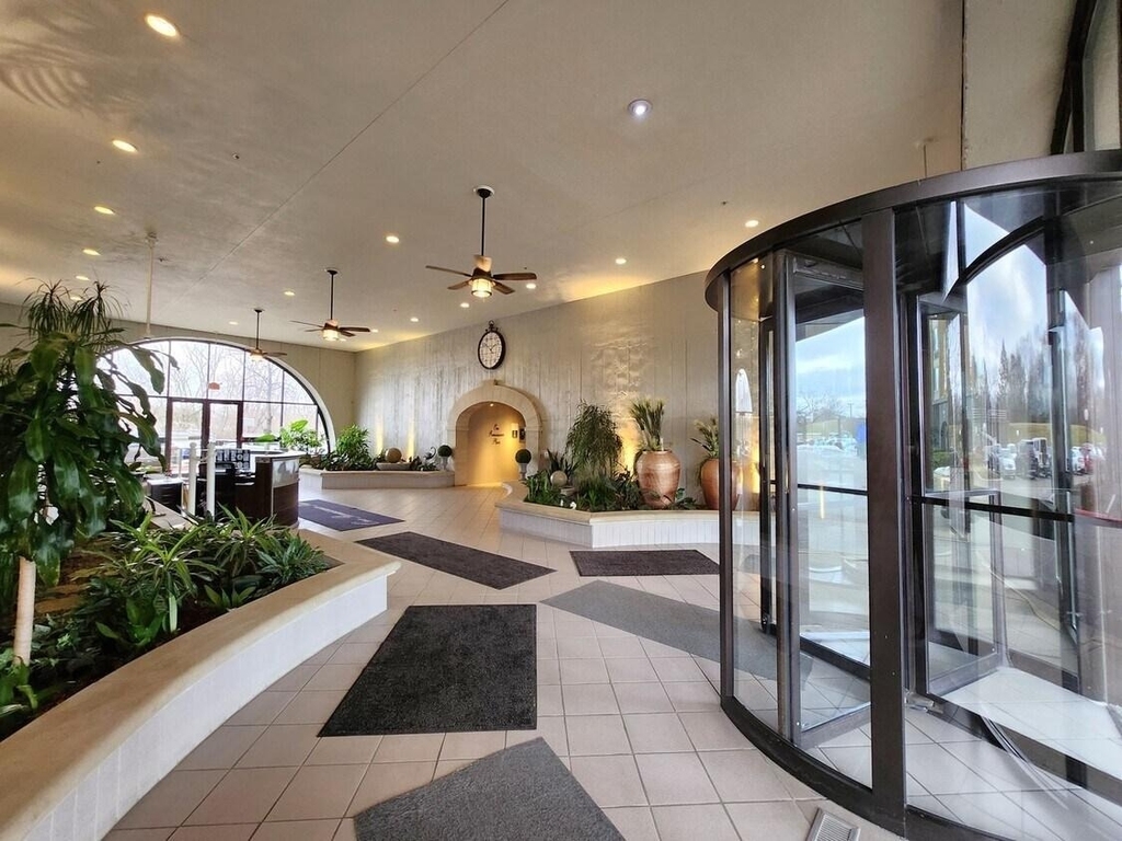 1 Renaissance Place - Photo 2