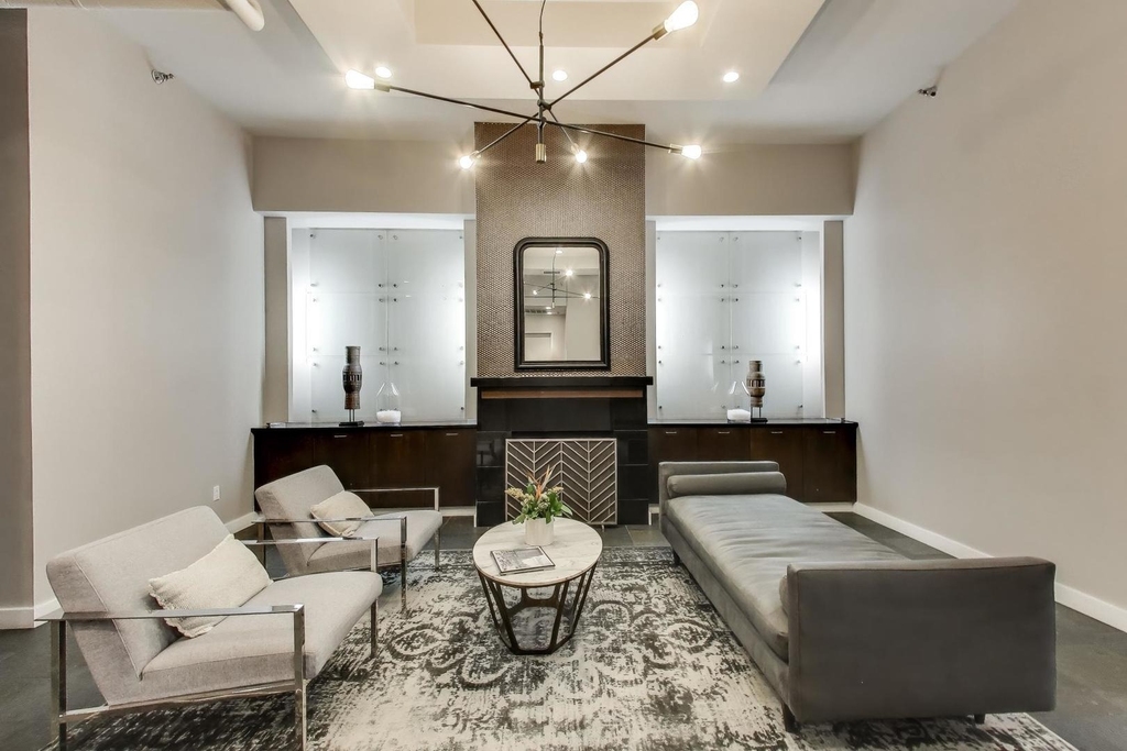 901 W Madison Street - Photo 2