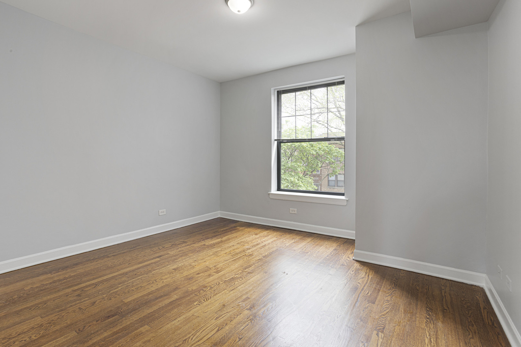 7702 N Marshfield Avenue - Photo 3