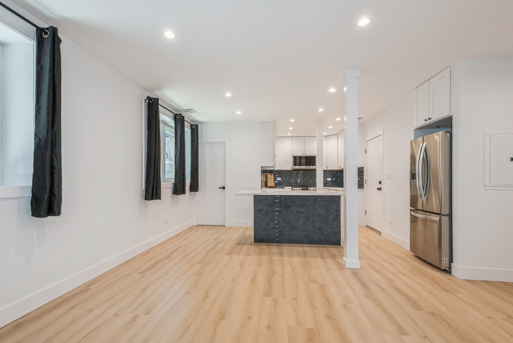 1535 W Estes Avenue - Photo 3