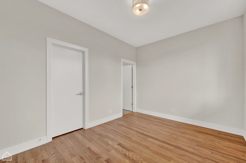 4611 S Saint Lawrence Avenue - Photo 9