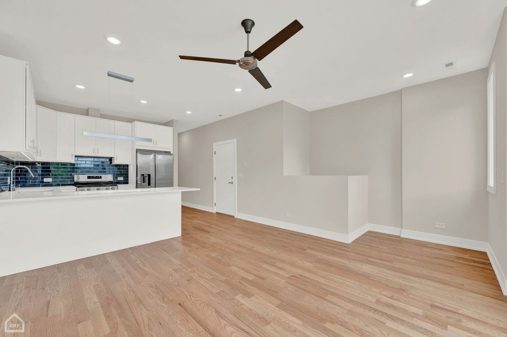 4611 S Saint Lawrence Avenue - Photo 4