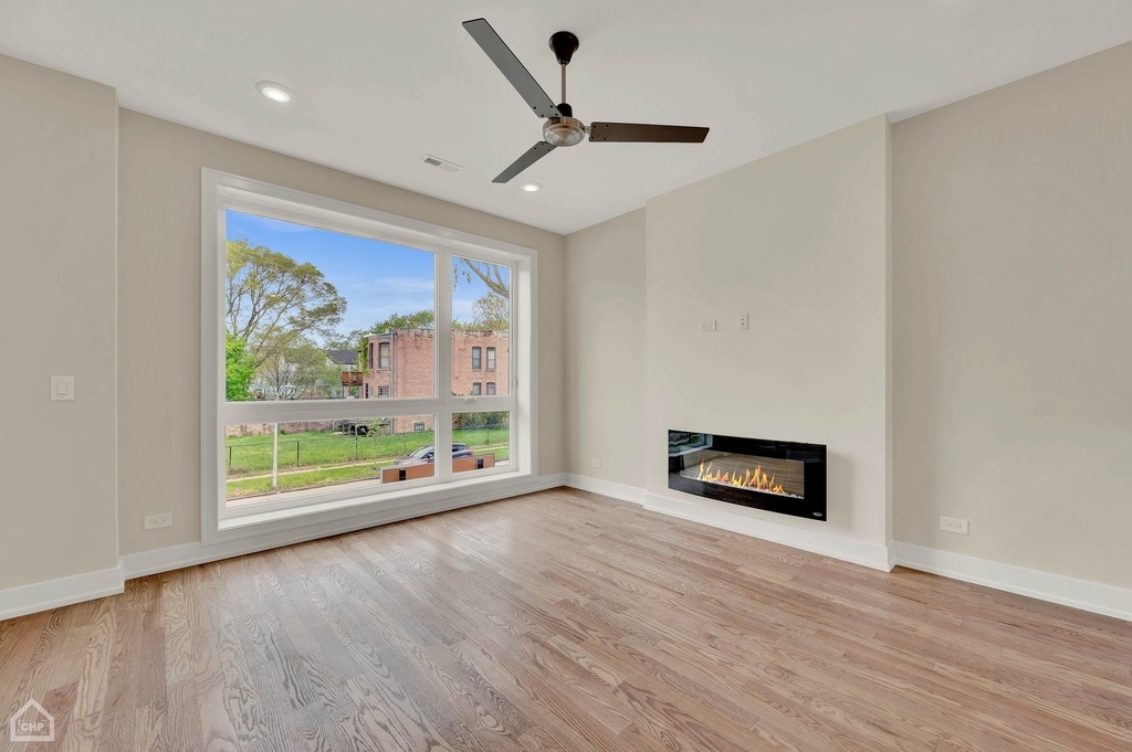 4611 S Saint Lawrence Avenue - Photo 1