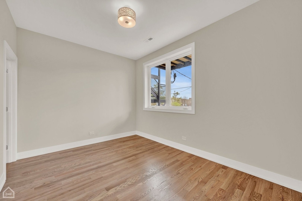 4611 S Saint Lawrence Avenue - Photo 8