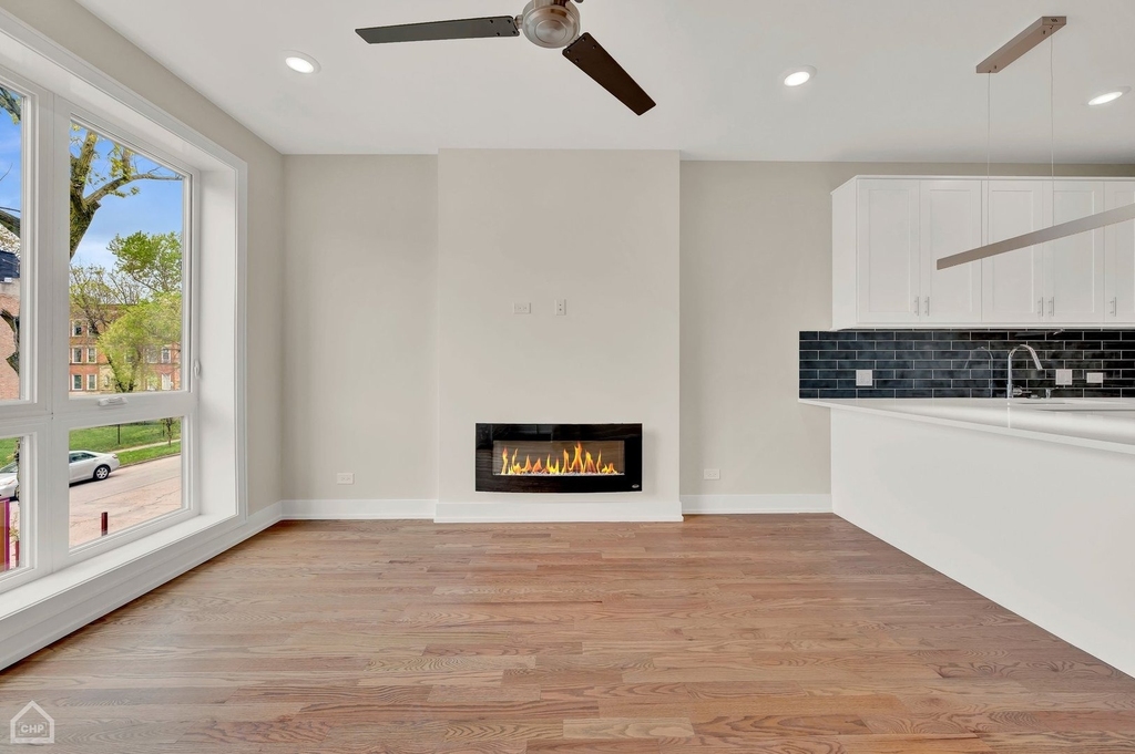 4611 S Saint Lawrence Avenue - Photo 2