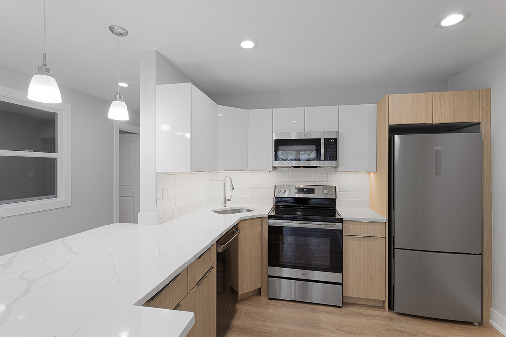 7070 N Sheridan Avenue - Photo 2