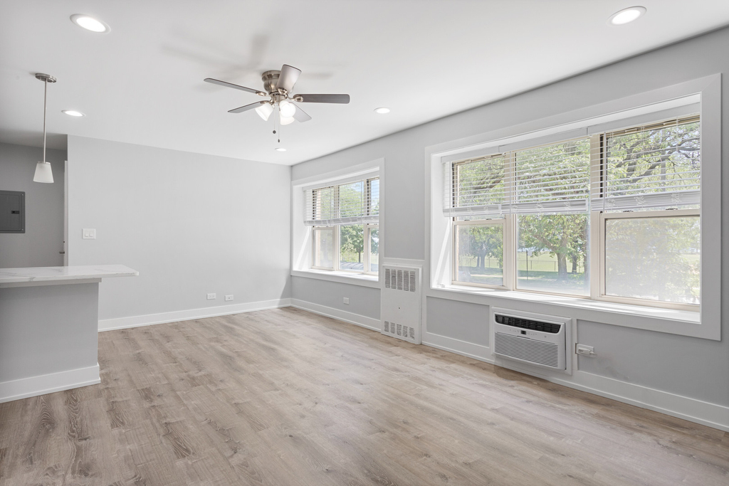 7070 N Sheridan Avenue - Photo 2