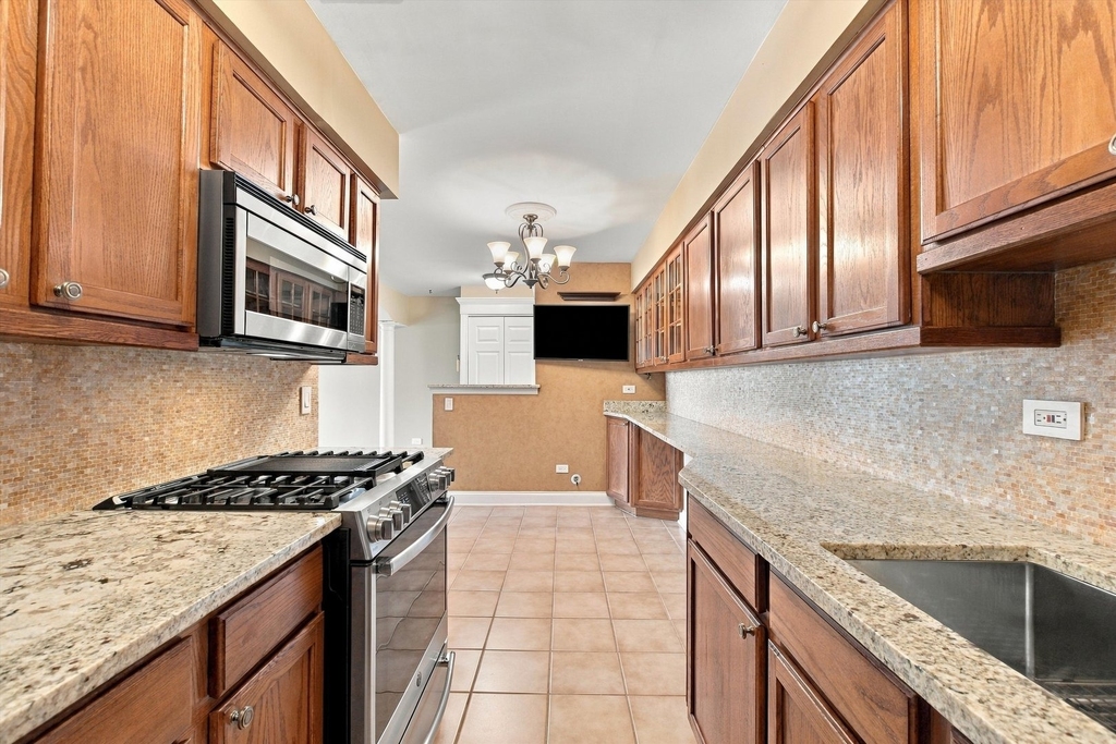 1627 N Windsor Drive - Photo 10