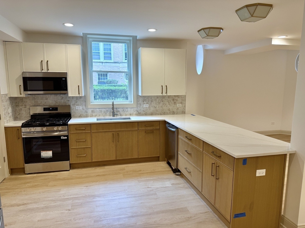 531 Hinman Avenue - Photo 2