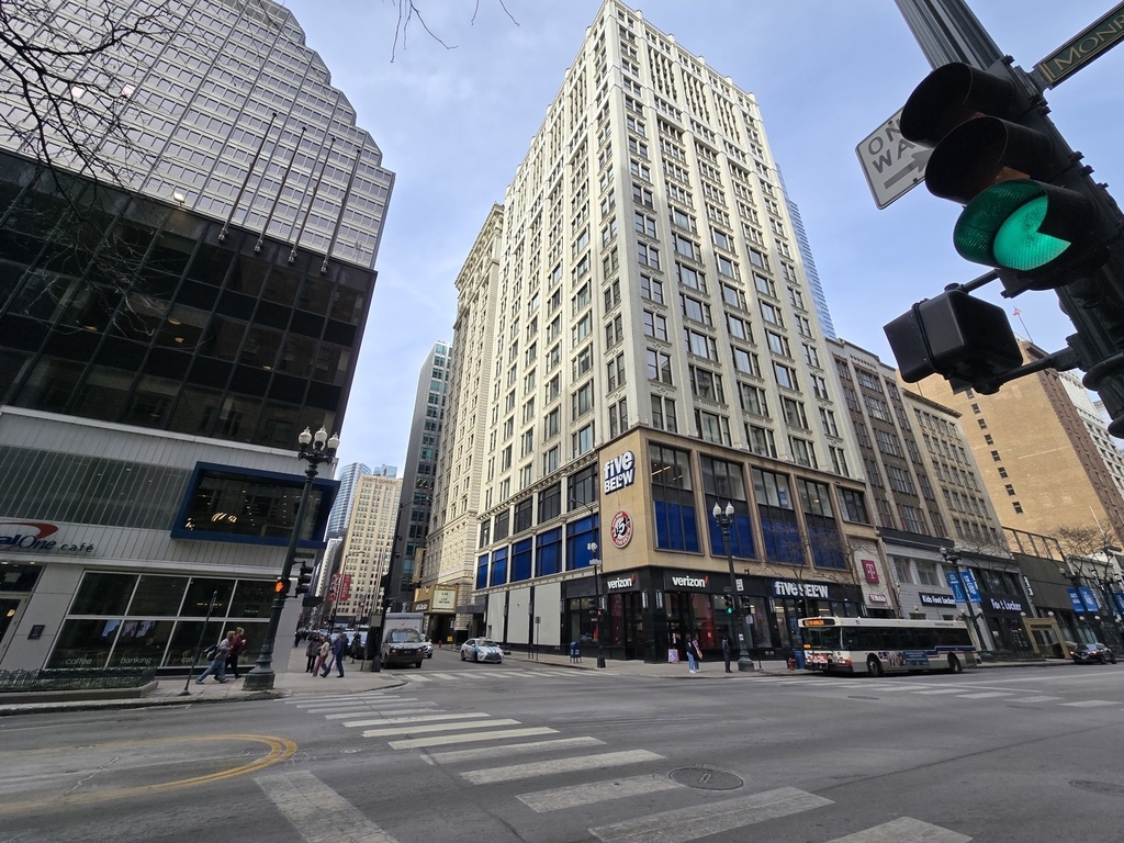 8 W Monroe Street - Photo 0