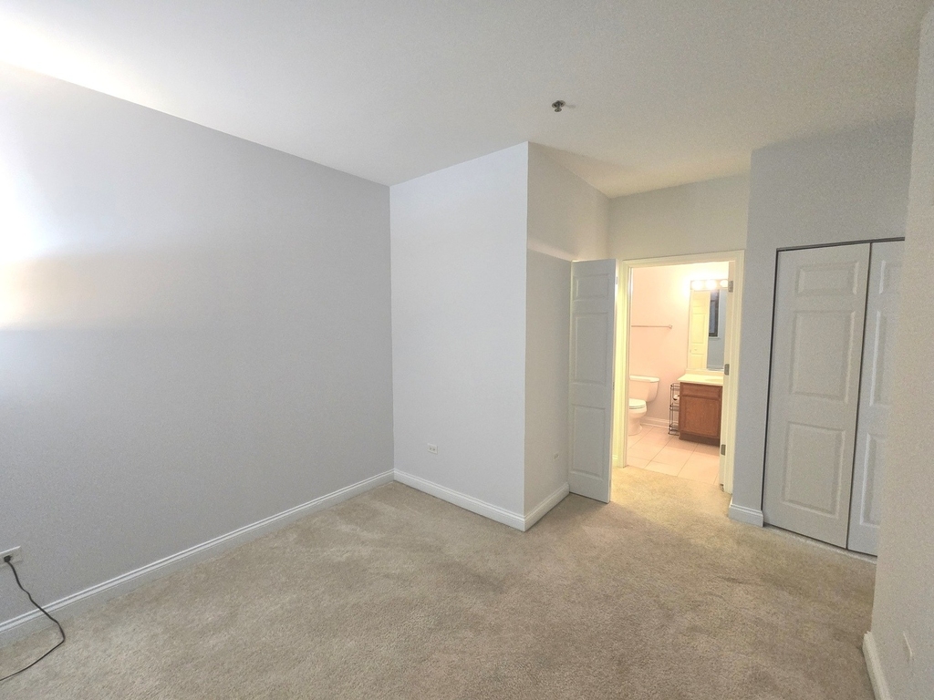 8 W Monroe Street - Photo 10