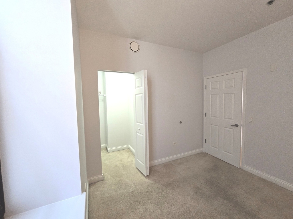 8 W Monroe Street - Photo 7