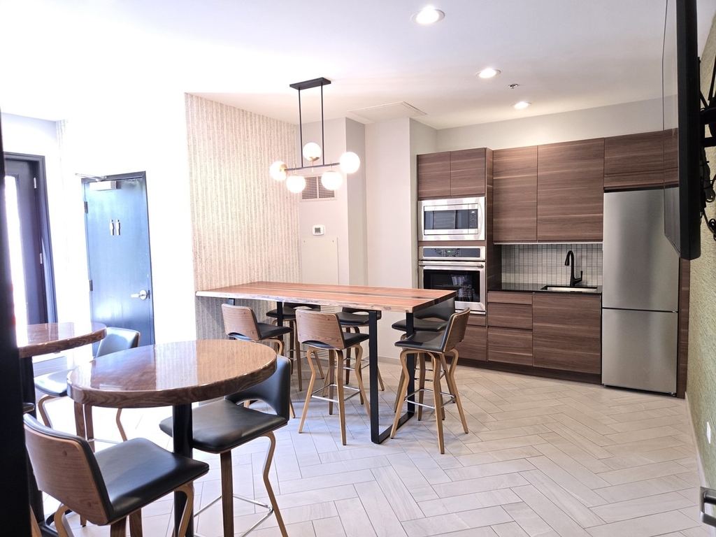 8 W Monroe Street - Photo 17