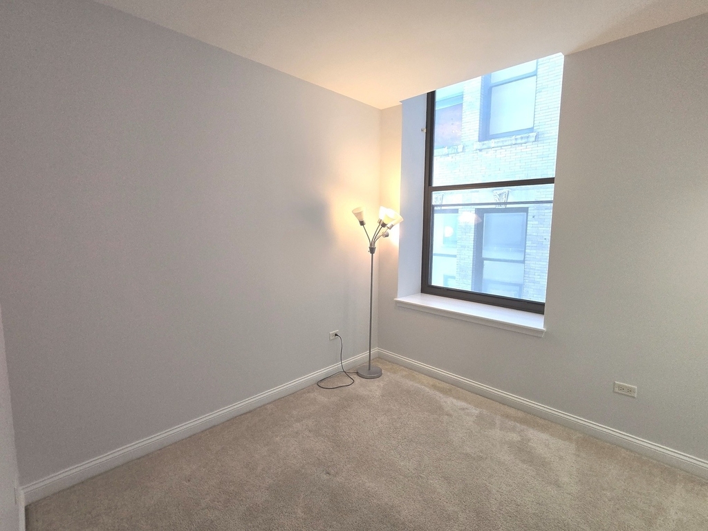 8 W Monroe Street - Photo 6