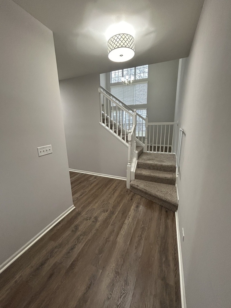 709 Riding Lane - Photo 1