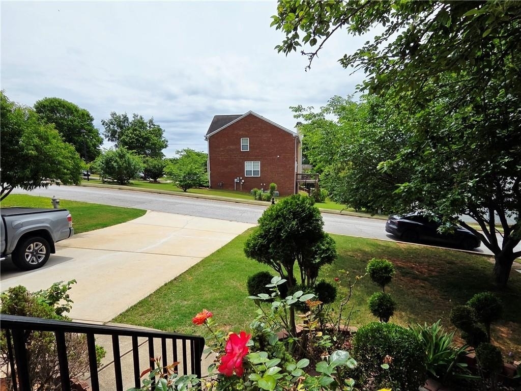 1140 Foxcroft Drive - Photo 2