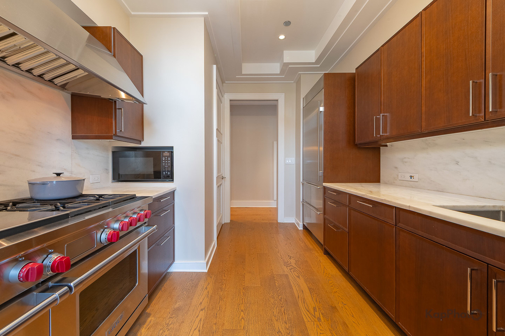 118 E Erie Street - Photo 34