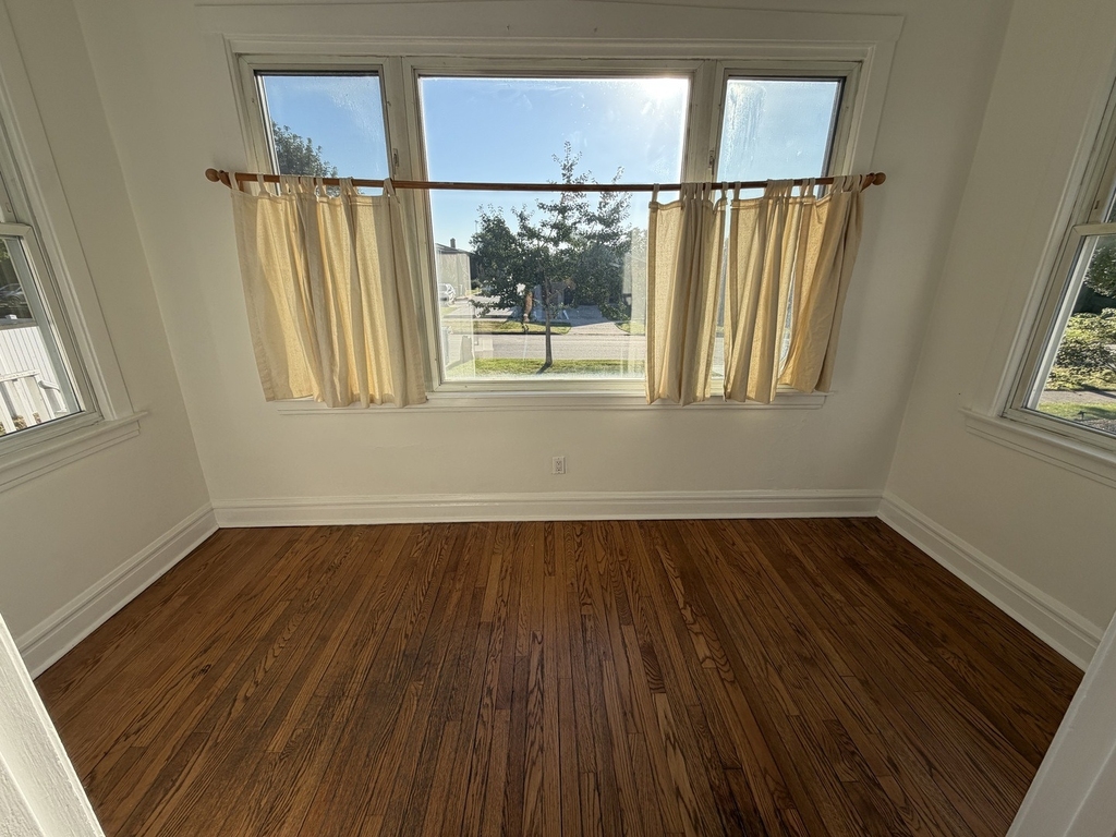 472 N Larch Avenue - Photo 2