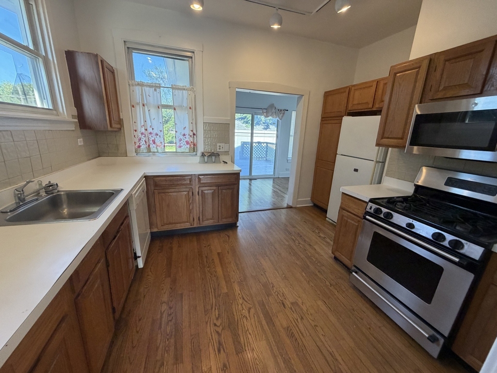472 N Larch Avenue - Photo 5