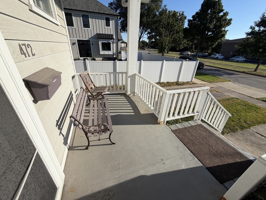 472 N Larch Avenue - Photo 1