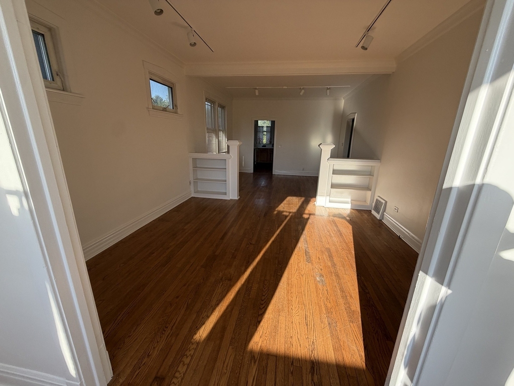 472 N Larch Avenue - Photo 3