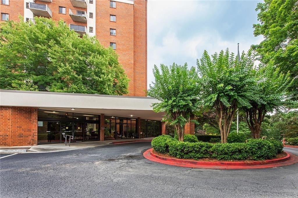 300 Johnson Ferry Road - Photo 1