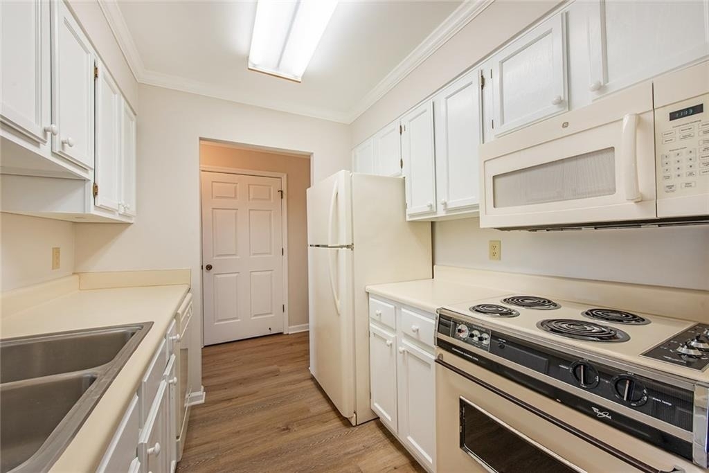 300 Johnson Ferry Road - Photo 21