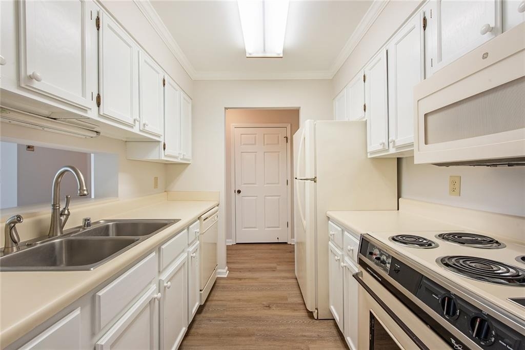 300 Johnson Ferry Road - Photo 22