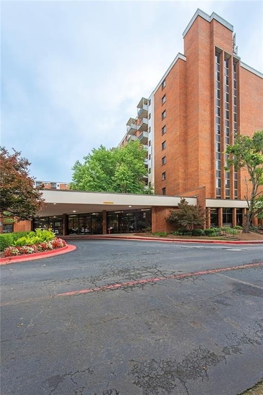 300 Johnson Ferry Road - Photo 2