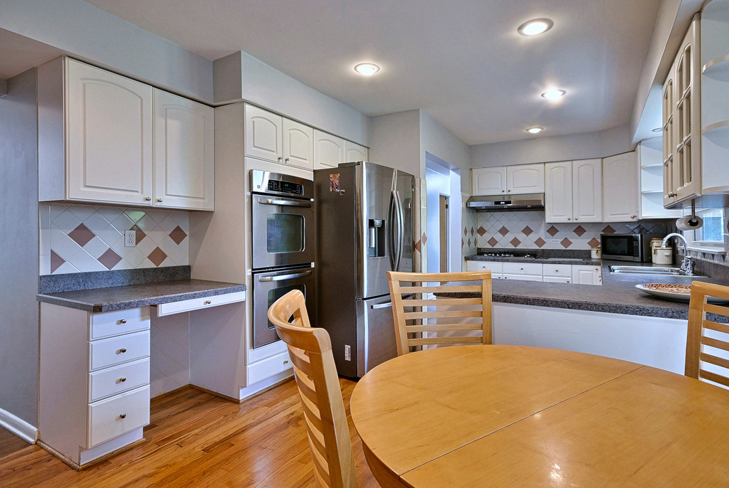 4915 Jerome Avenue - Photo 13
