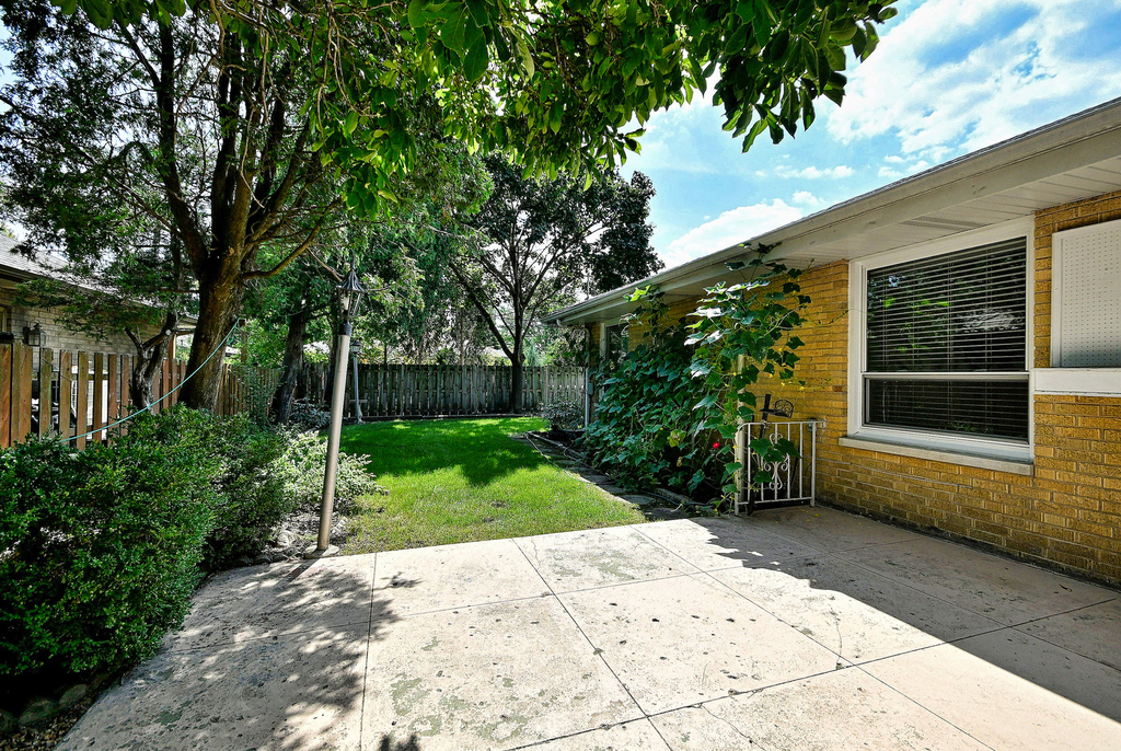 4915 Jerome Avenue - Photo 30