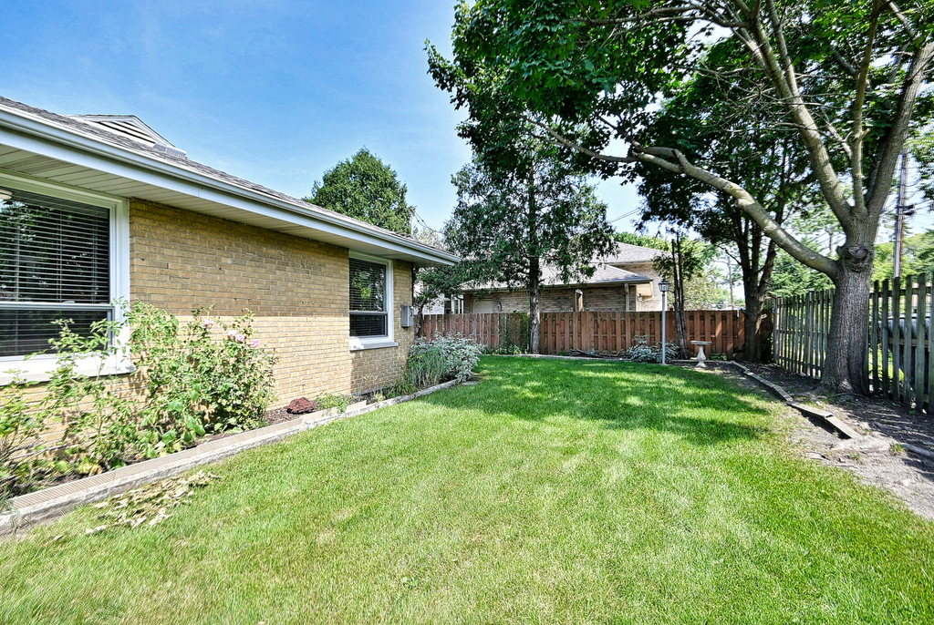 4915 Jerome Avenue - Photo 33