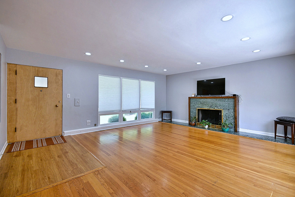 4915 Jerome Avenue - Photo 5