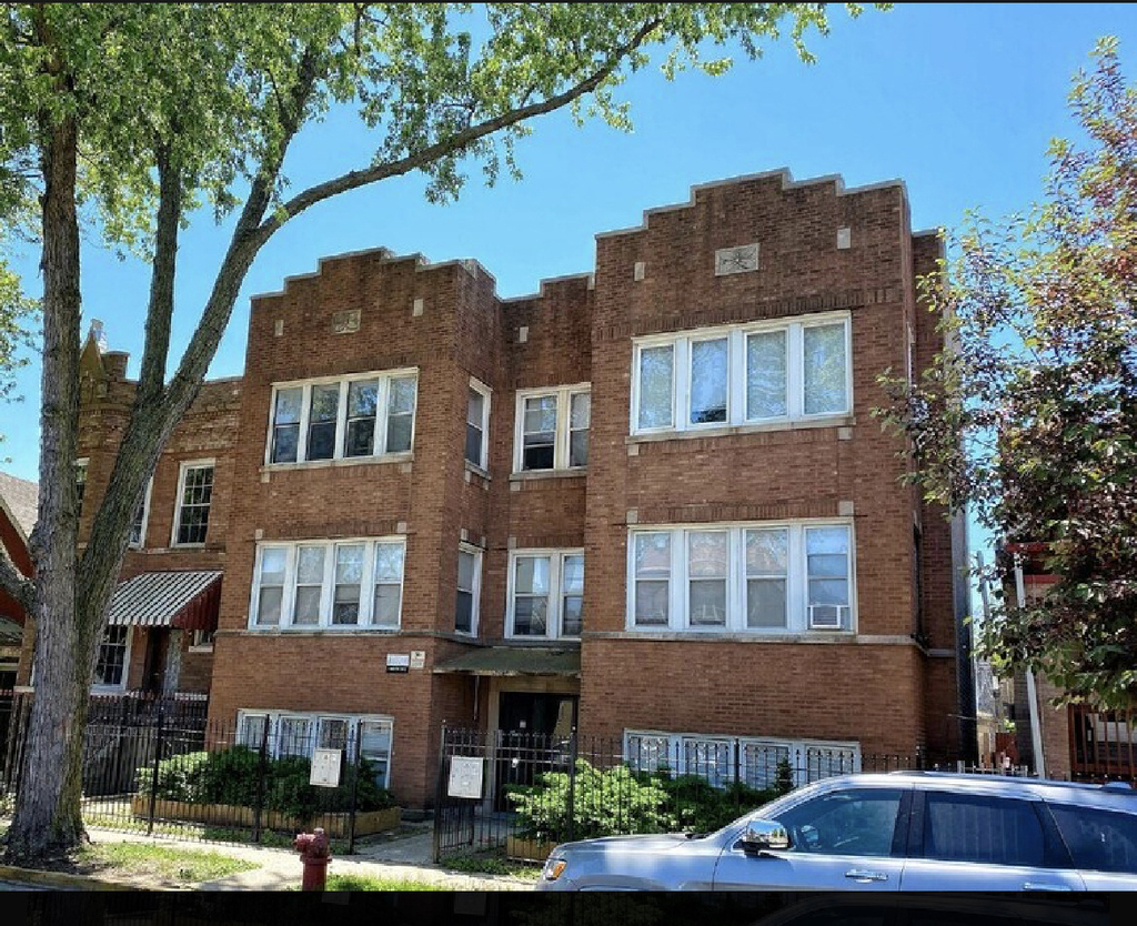 1530 N Avers Avenue - Photo 0