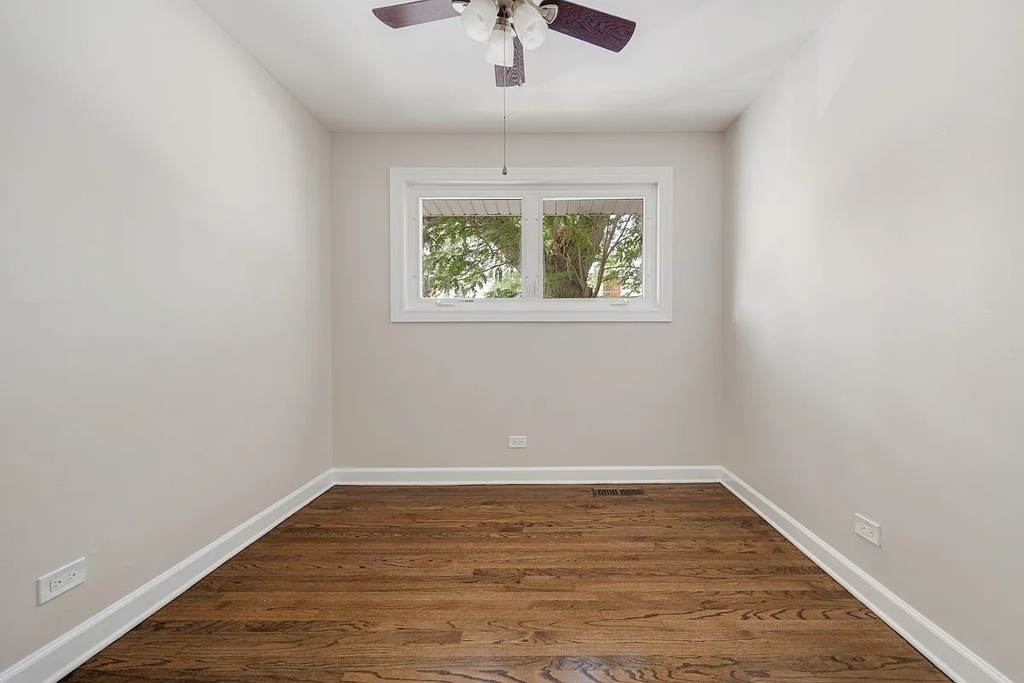 1715 W Thome Avenue - Photo 11