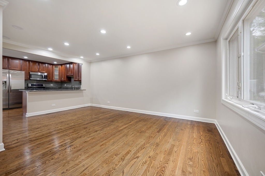 1715 W Thome Avenue - Photo 7