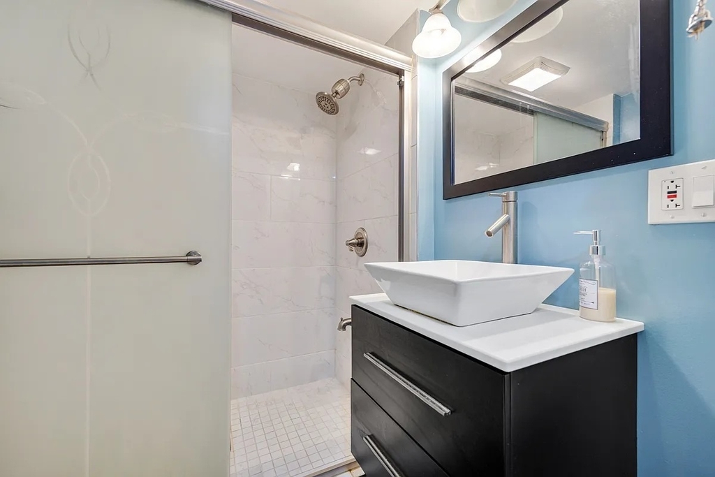 1715 W Thome Avenue - Photo 14