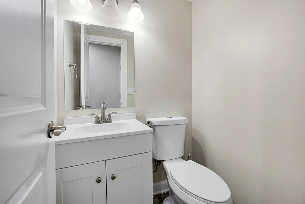 1715 W Thome Avenue - Photo 16