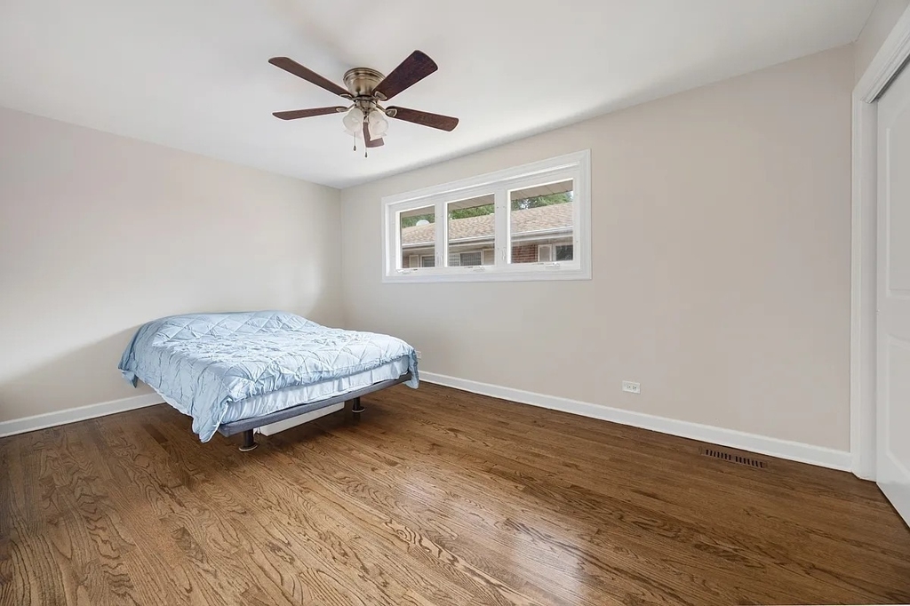 1715 W Thome Avenue - Photo 12