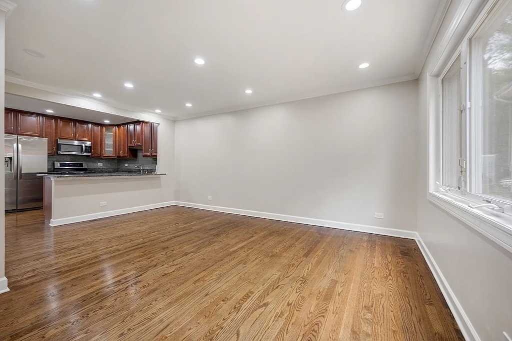 1715 W Thome Avenue - Photo 6
