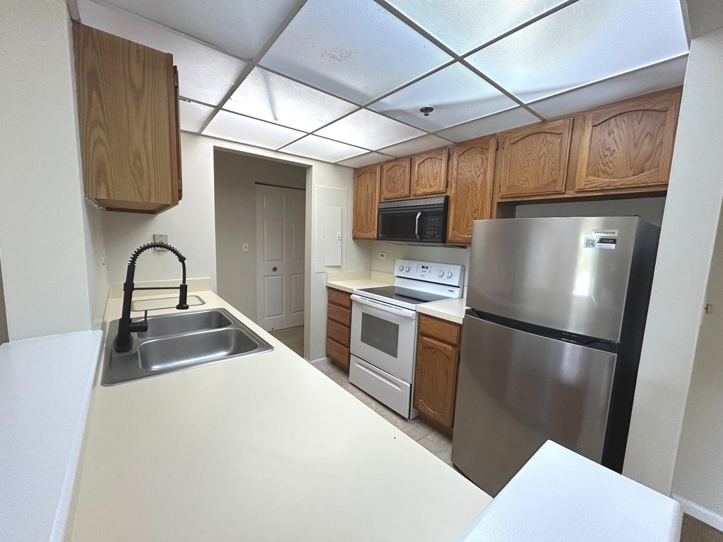 1 Bloomingdale Place - Photo 9