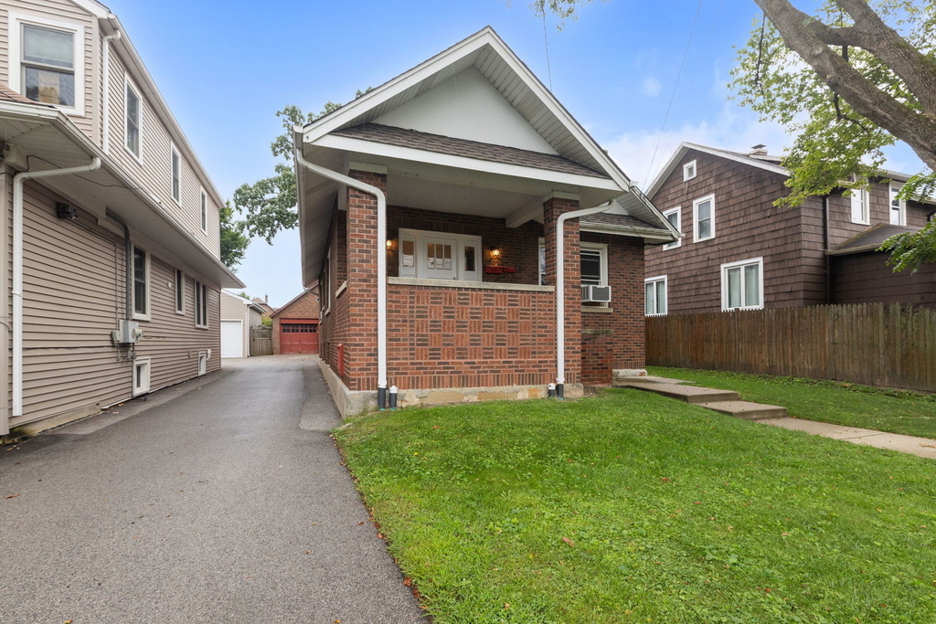 217 Highwood Avenue - Photo 1