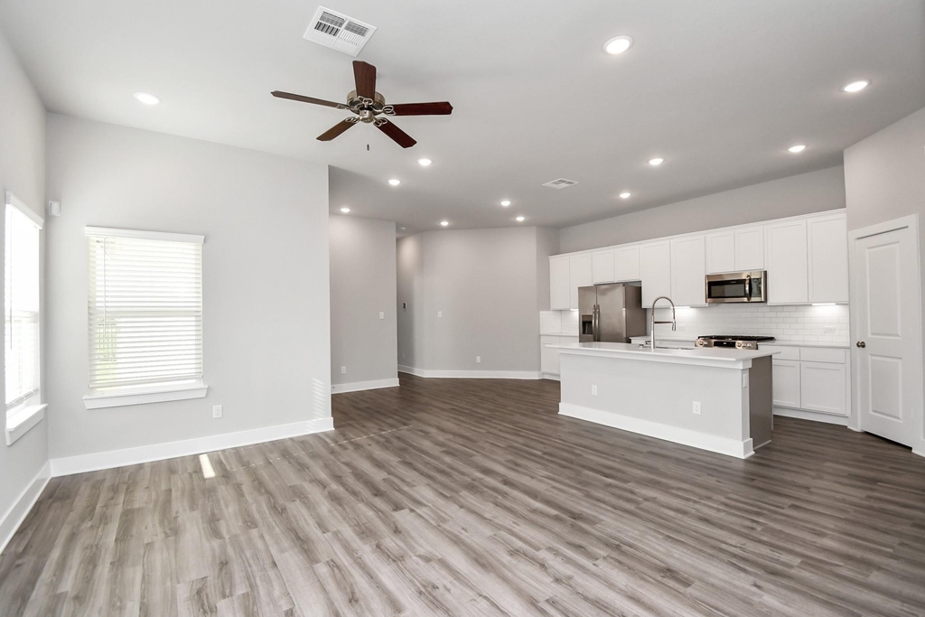 21027 Bay Village Drive - Photo 3