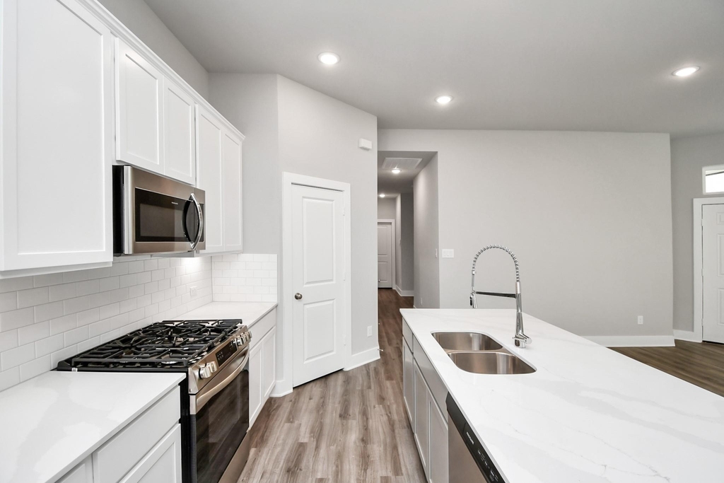 21027 Bay Village Drive - Photo 5