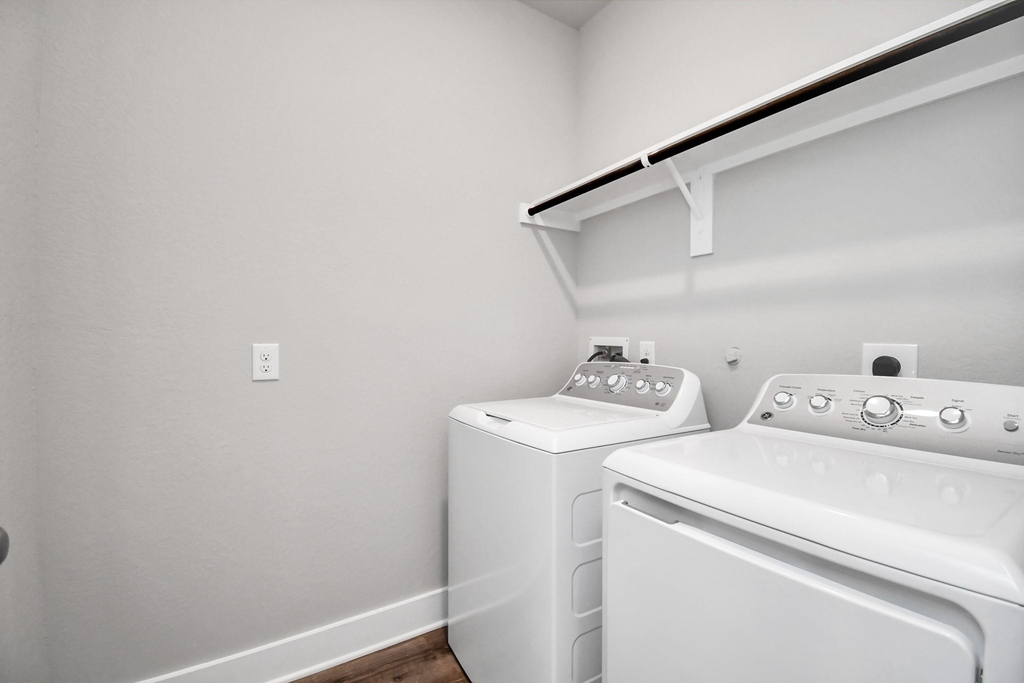 21027 Bay Village Drive - Photo 16